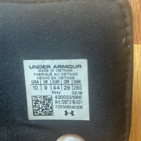 Men’s Under Armour flip flops - Picture 2 of 3